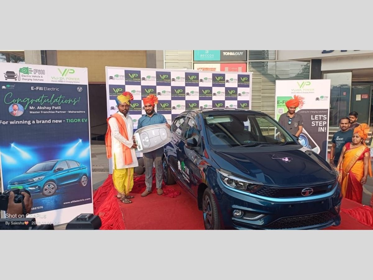 E-Fill Electric, EFEV Charging Solutions Pvt Ltd gifted an EV car to its franchise partner as a token of appreciation