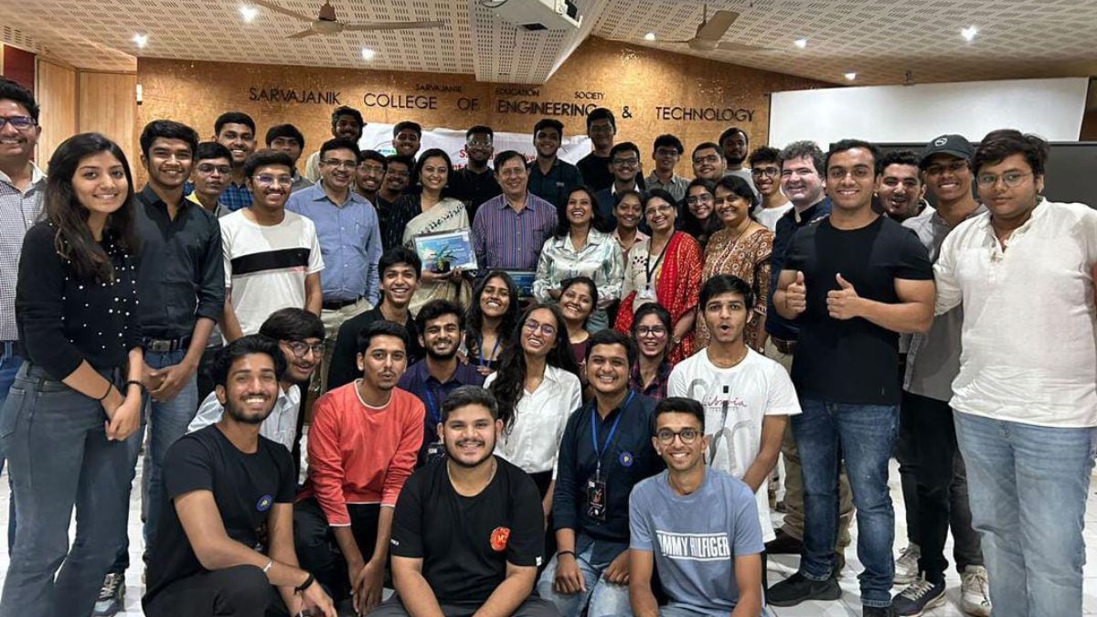 SSIP cell of Sarvajanik College of Engineering and Technology (SCET), in association with the Institution’s Innovation Council (IIC) – SCET organized an event, ELEVATOR PITCH