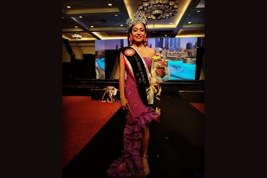 Akansha Shukla won 2 big titles in which she got the first title of Mrs. Germany 2023 and the second title of Space Element Winner Among The Top 5