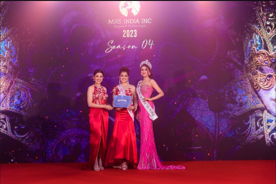 Shivika Singh – Empowering Change as “Mrs. Conscientious” and “Mrs. Beyond Beauty” at Mrs India Inc 2023.