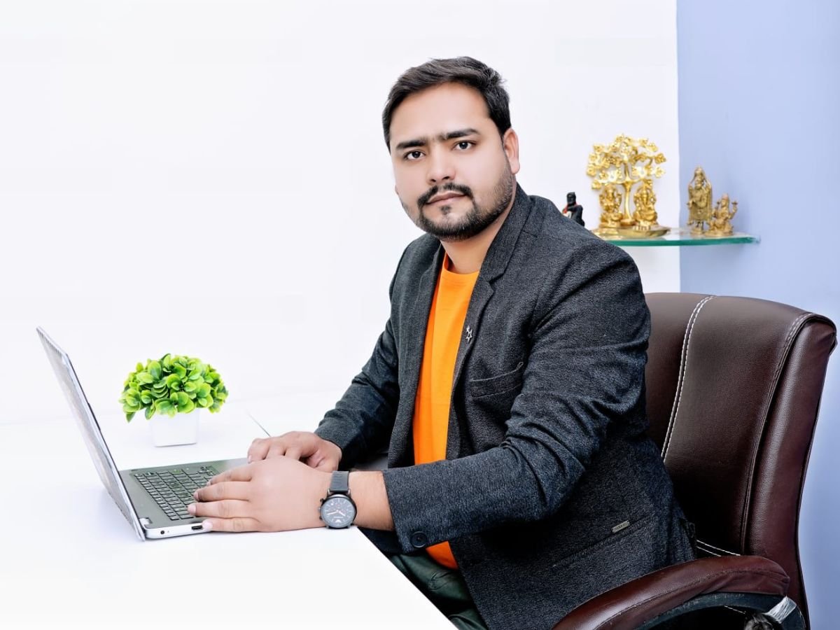 MoonzTraders by Santosh Chandel makes people financially independent through stock market coaching