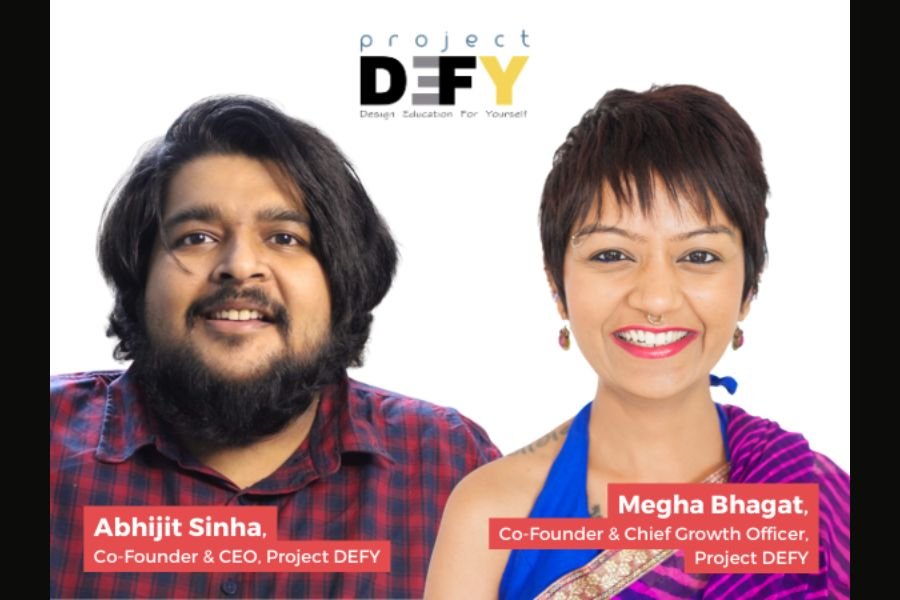 Megha Bhagat and Abhijit Sinha receive the Rex Karmaveer Chakra Award for their audacious work in the field of alternative education at Project DEFY - Abhijit Sinha and Megha Bhagat: Co-founders, Project DEFY - PNN Digital