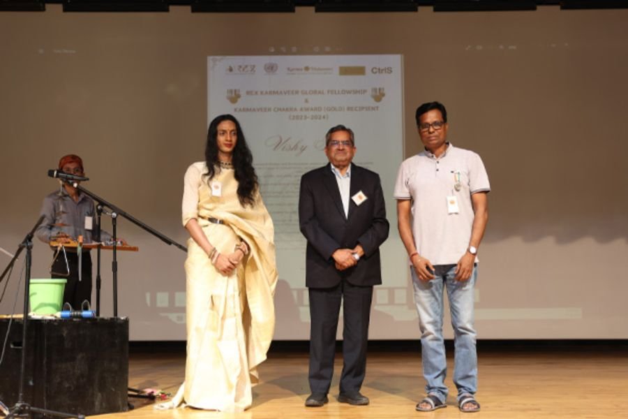 Vishy Teki, Documentary Filmmaker wins the Rex Karamveer Award (Gold Medal) 2023, for bringing untold stories to the mainstream - Vishy Teki wins the Rex Karmaveer Award (Gold Medal) 2023 - PNN Digital
