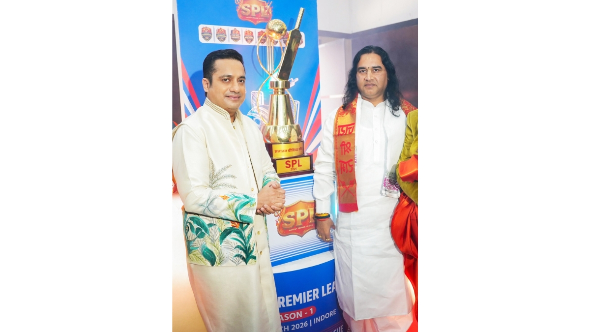 Devkinandan Thakur Ji Maharaj and Bada Business Founder Dr Vivek Bindra Unveil SPL Trophy Devkinandan Thakur Ji Maharaj and Bada Business Founder Dr Vivek Bindra Unveil SPL Trophy-PNN